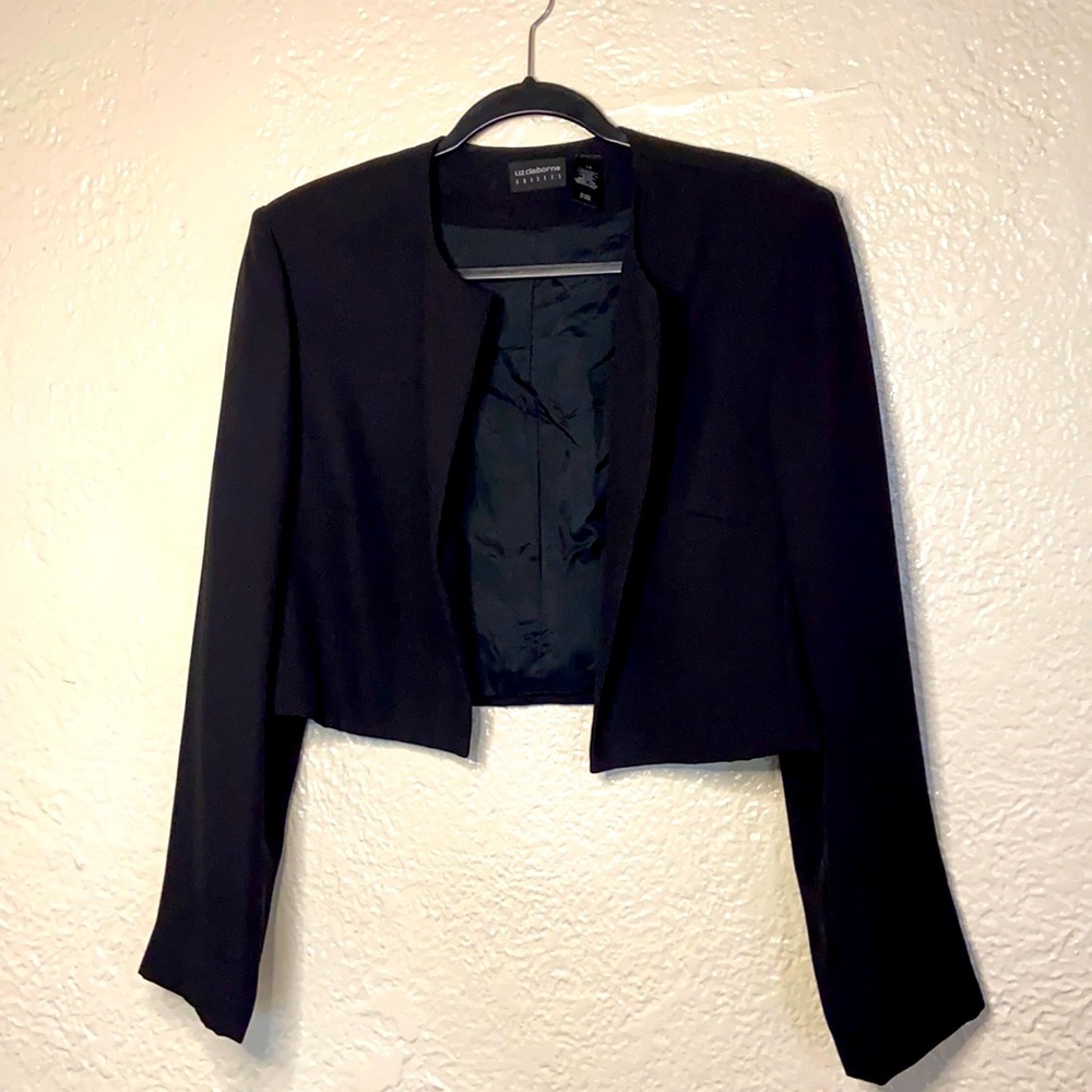 Black cropped long sleeve buttonless blazer